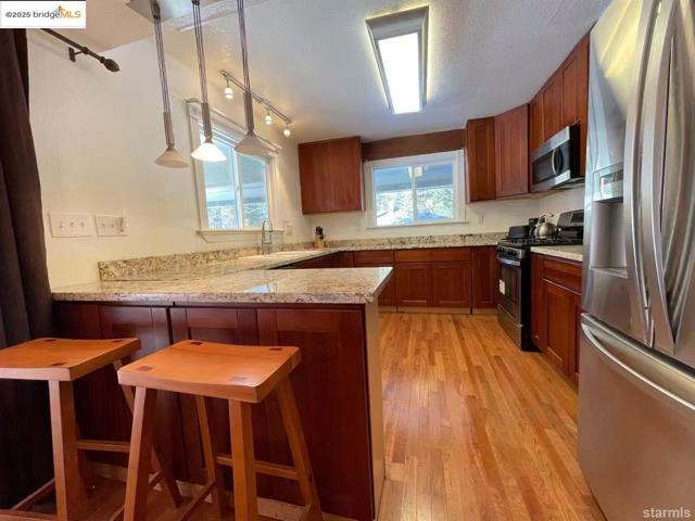 864 San Francisco Ave, South Lake Tahoe CA: https://media.crmls.org/mediaz/14d50581-cb15-4543-a8d1-00dcbafeb8be.jpg