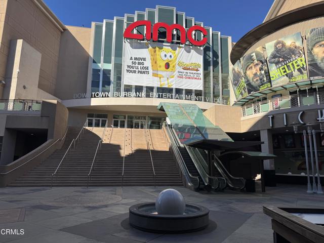 Detail Gallery Image 2 of 34 For 250 N 1st St #301,  Burbank,  CA 91502 - 2 Beds | 3 Baths