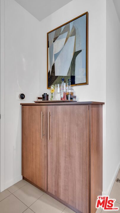 889 Francisco Street, Los Angeles CA: https://media.crmls.org/mediaz/14d5c98e-0072-4612-b7a8-37d182774e8a.jpg