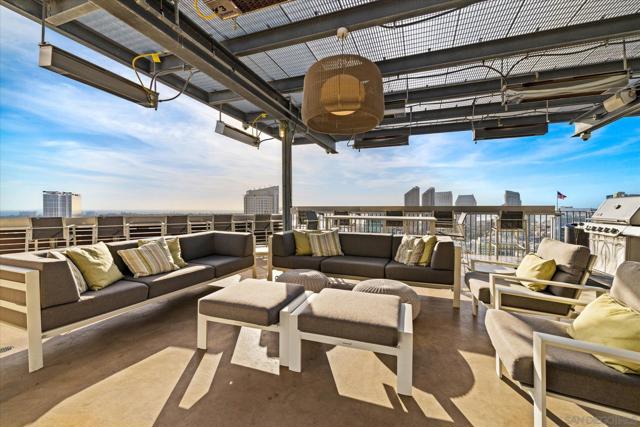 321 10Th Ave, San Diego CA: https://media.crmls.org/mediaz/14d62922-5edc-4569-a8a0-dea39926acde.jpg
