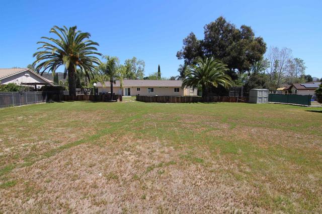 16328 Bassett Court, Ramona CA: https://media.crmls.org/mediaz/14d6744a-497c-4b56-8927-7b6ca38dfb1e.jpg