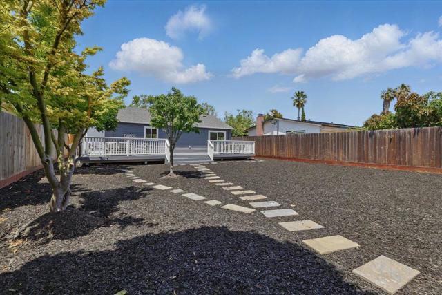 571 Hamilton Avenue, Menlo Park CA: https://media.crmls.org/mediaz/14d6fcbb-08d7-4727-bbd1-c92d437b92b6.jpg
