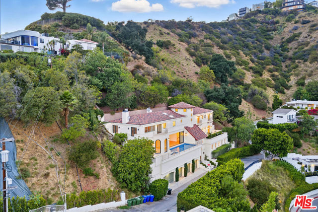 1675 Woods Drive, Los Angeles CA: https://media.crmls.org/mediaz/14d75304-058b-4ceb-937b-fca2cc0ee0f9.jpg