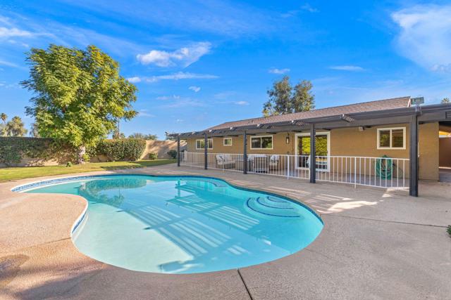 74370 Primrose Drive, Palm Desert CA: https://media.crmls.org/mediaz/14d7f278-c7f1-47a9-a66c-804bf8a9a2df.jpg