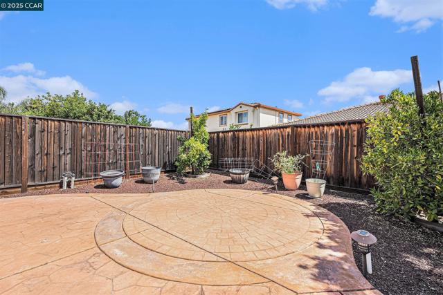 4637 Appleglen St, Antioch CA: https://media.crmls.org/mediaz/14d7f316-059b-4b27-bbde-433ca70028b0.jpg