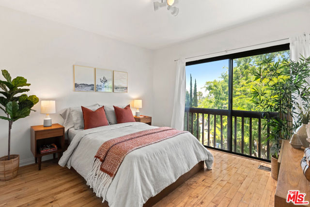 2174 Alcyona Drive, Los Angeles CA: https://media.crmls.org/mediaz/14d86605-88ae-46ee-97b6-469da209aaf4.jpg
