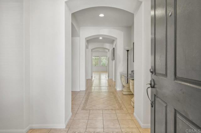 1450 Oakpoint Ave, Chula Vista CA: https://media.crmls.org/mediaz/14d86c71-ddf1-4b97-b18e-60035e09774d.jpg
