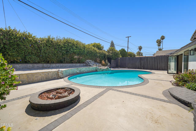 9518 Forbes Avenue, Northridge CA: https://media.crmls.org/mediaz/14d8d19a-9199-4748-a911-35bc3971ba01.jpg