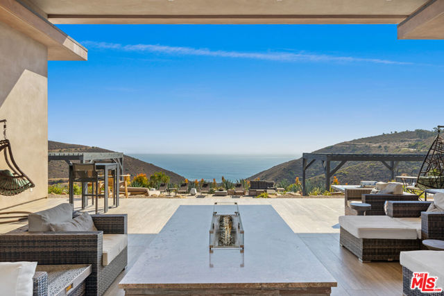 10715 Yerba Buena Road, Malibu CA: https://media.crmls.org/mediaz/14d8dd62-a3b3-40b8-8755-234fdc0d3cf5.jpg