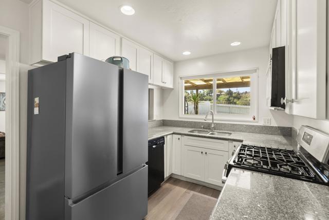 Detail Gallery Image 13 of 29 For 4657 Chateau Pl, San Diego,  CA 92117 - 3 Beds | 1 Baths
