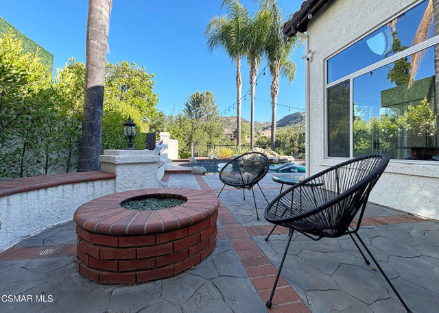 2554 Kirsten Lee Drive, Westlake Village CA: https://media.crmls.org/mediaz/14d8f06e-3449-452c-95dc-b462cb752602.jpg