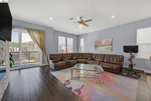 Image 16 of 41 For 7228 Carneros Ln