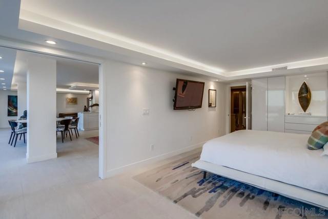 1750 Avenida Del Mundo, Coronado CA: https://media.crmls.org/mediaz/14d91aaa-9feb-46eb-9352-85aeb0de8dc0.jpg