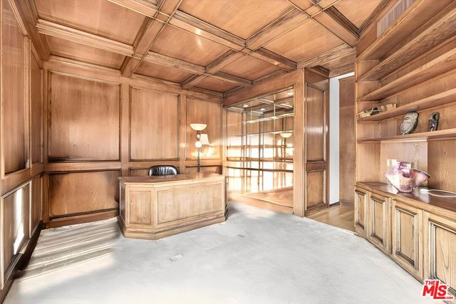 300 N Swall Drive, Beverly Hills CA: https://media.crmls.org/mediaz/14d964b4-6c60-48ff-a275-096b87e7d86f.jpg