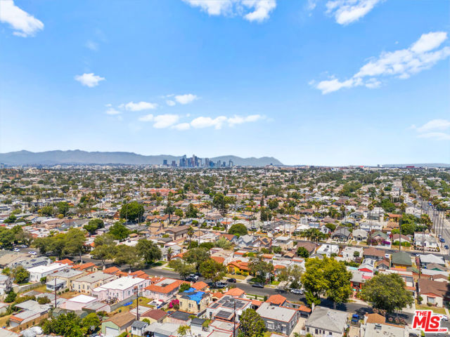 3871 Roxton Avenue, Los Angeles CA: https://media.crmls.org/mediaz/14d978b3-6fa6-48d8-a35f-47f5821e5bbc.jpg