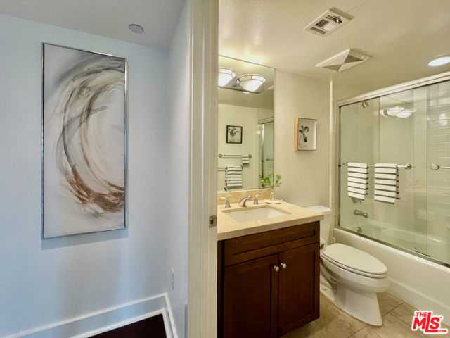 7249 Franklin Avenue, Los Angeles CA: https://media.crmls.org/mediaz/14d979e0-05c7-49be-9621-9323fc3debff.jpg