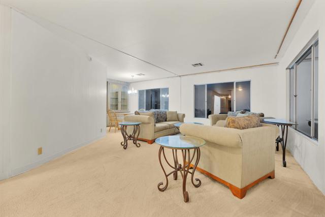 Detail Gallery Image 6 of 14 For 243 Havenview Lane, Oceanside,  CA 92056 - 2 Beds | 2 Baths