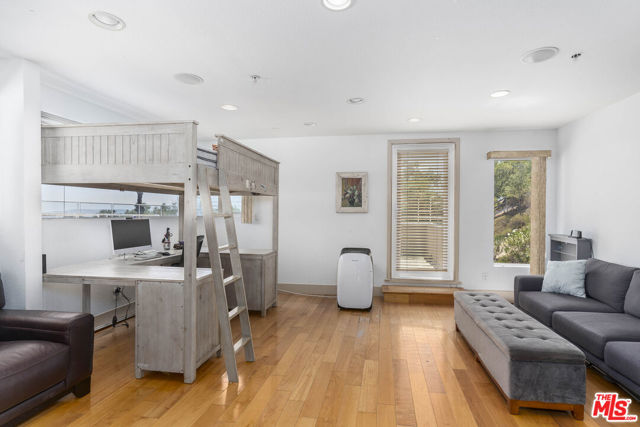 159 Dapplegray Road, Bell Canyon CA: https://media.crmls.org/mediaz/14dad838-8180-441e-9f40-3b11aee560d8.jpg