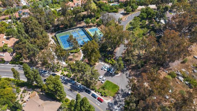 1572 Roma Dr, Vista CA: https://media.crmls.org/mediaz/14dae308-ab56-4901-9737-c9c94b400d6a.jpg