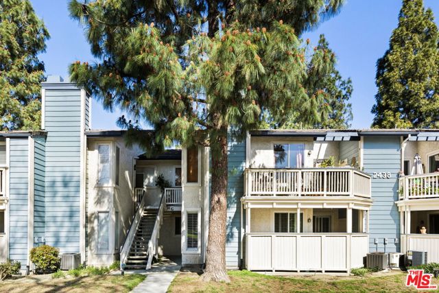 2438 Pleasant Way, E photo 1