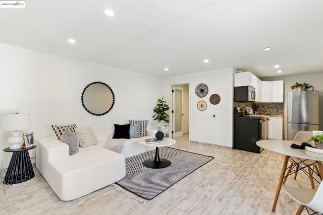 4503 Gregory Way, Richmond CA: https://media.crmls.org/mediaz/14db988b-f010-4ca3-8736-38bb9853c46f.jpg