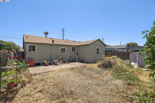 456 Custer Rd, Hayward CA: https://media.crmls.org/mediaz/14dbd656-b2f8-41ec-974f-70ef1b7be826.jpg