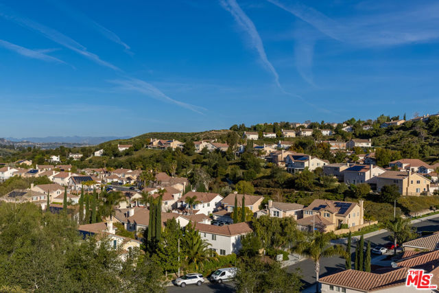 23725 Orange Blossom Dr, Newhall CA: https://media.crmls.org/mediaz/14dd347d-6664-48c9-b7b9-f4f531016bda.jpg