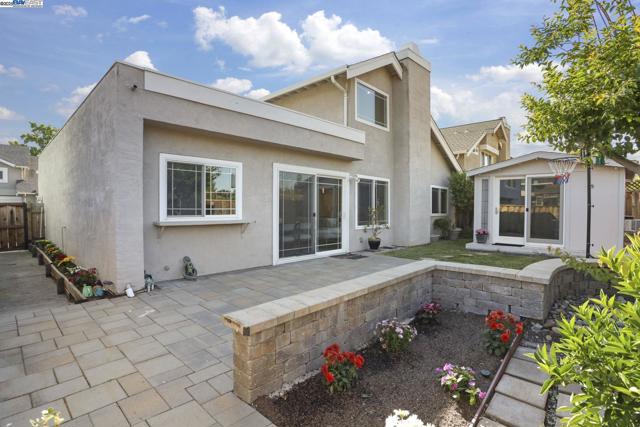 10034 Foxboro Cir, San Ramon CA: https://media.crmls.org/mediaz/14dd6e7f-3081-4c98-b331-b7aef33bec81.jpg