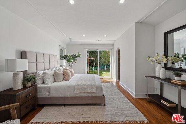 149 S Wetherly Drive, Beverly Hills CA: https://media.crmls.org/mediaz/14dd98b1-c84e-42da-b079-f9492b62dabb.jpg