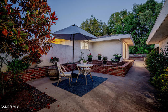 356 Laguna Terrace, Simi Valley CA: https://media.crmls.org/mediaz/14de66a1-9f47-4af4-a30e-edabde4e0e58.jpg