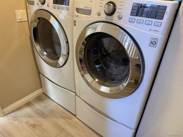 12530 Heatherton Ct, San Diego CA: https://media.crmls.org/mediaz/14de9d1d-c7c5-4817-85f6-e1fc8930cb9c.jpg