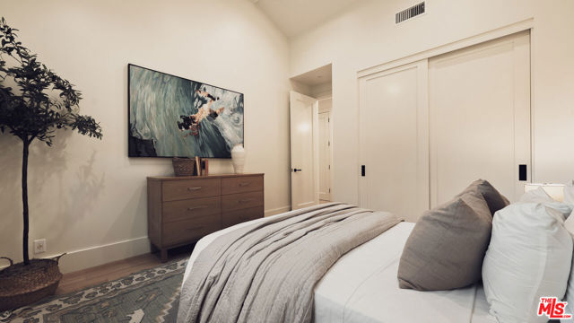 5 Bed Home for Sale in Los Angeles, California