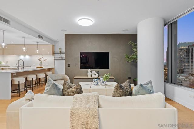 888 W E St, San Diego CA: https://media.crmls.org/mediaz/14e0c668-f969-4af9-8e5e-d1429a9af954.jpg