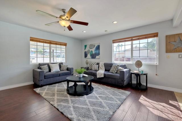 9158 Heatherdale St, Santee CA: https://media.crmls.org/mediaz/14e0d25f-f5aa-462e-bb2f-b7cc45aa8590.jpg