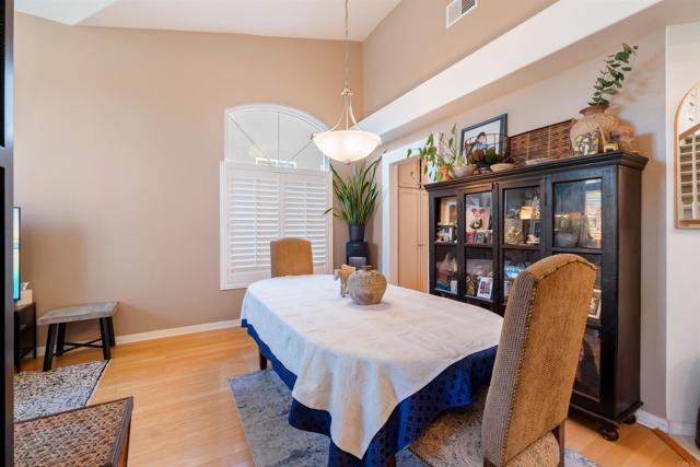 Detail Gallery Image 11 of 46 For 633 Cantara Ln, Vista,  CA 92081 - 3 Beds | 2/1 Baths