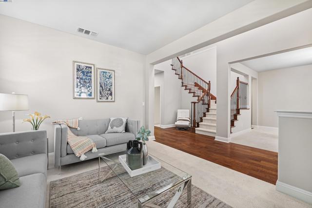 7818 Kennard Ln, San Ramon CA: https://media.crmls.org/mediaz/14e20bf6-a248-42bf-8346-ac1687d20ee2.jpg