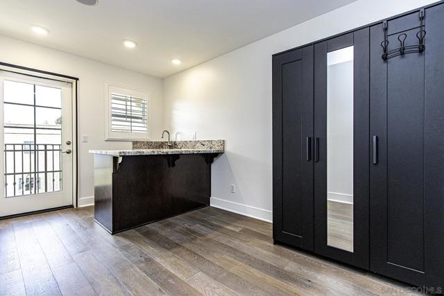 2400 Torrey Pines Rd, La Jolla CA: https://media.crmls.org/mediaz/14e21247-4860-4226-9424-c54a81bc6bdb.jpg