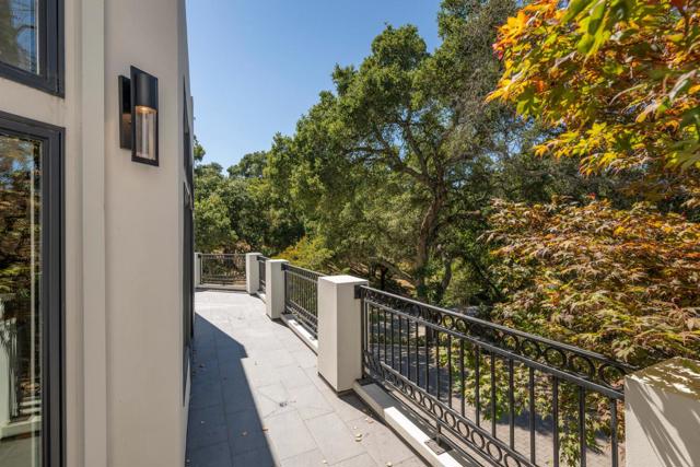 333 Raymundo Drive, Woodside CA: https://media.crmls.org/mediaz/14e2a585-4a8f-4041-8b11-bc854fbab42f.jpg