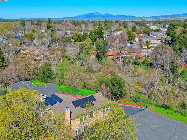 4189 Tessa Pl, Pleasanton CA: https://media.crmls.org/mediaz/14e2b6bc-fe4b-43db-841f-82e70dc1b682.jpg