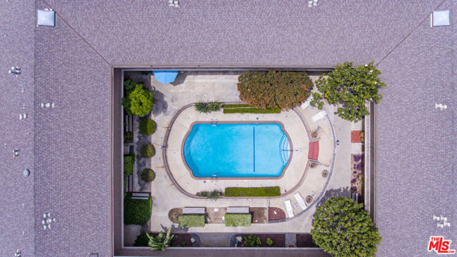 275 S Marengo Avenue, Pasadena CA: https://media.crmls.org/mediaz/14e2bf02-a492-4730-bae1-7811a1da4906.jpg