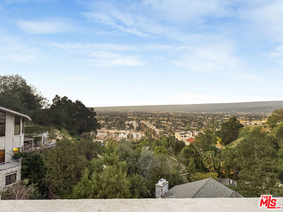 https://media.crmls.org/mediaz/14e2e5bb-aca8-4207-bd23-838007013eab.jpg?preset=X-Large