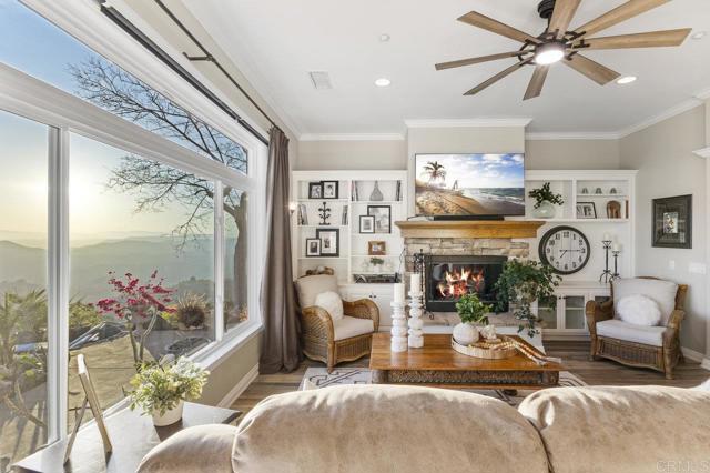 1078 Rainbow Crest Road, Fallbrook CA: https://media.crmls.org/mediaz/14e2f402-0255-488c-aa82-bb710bba6258.jpg