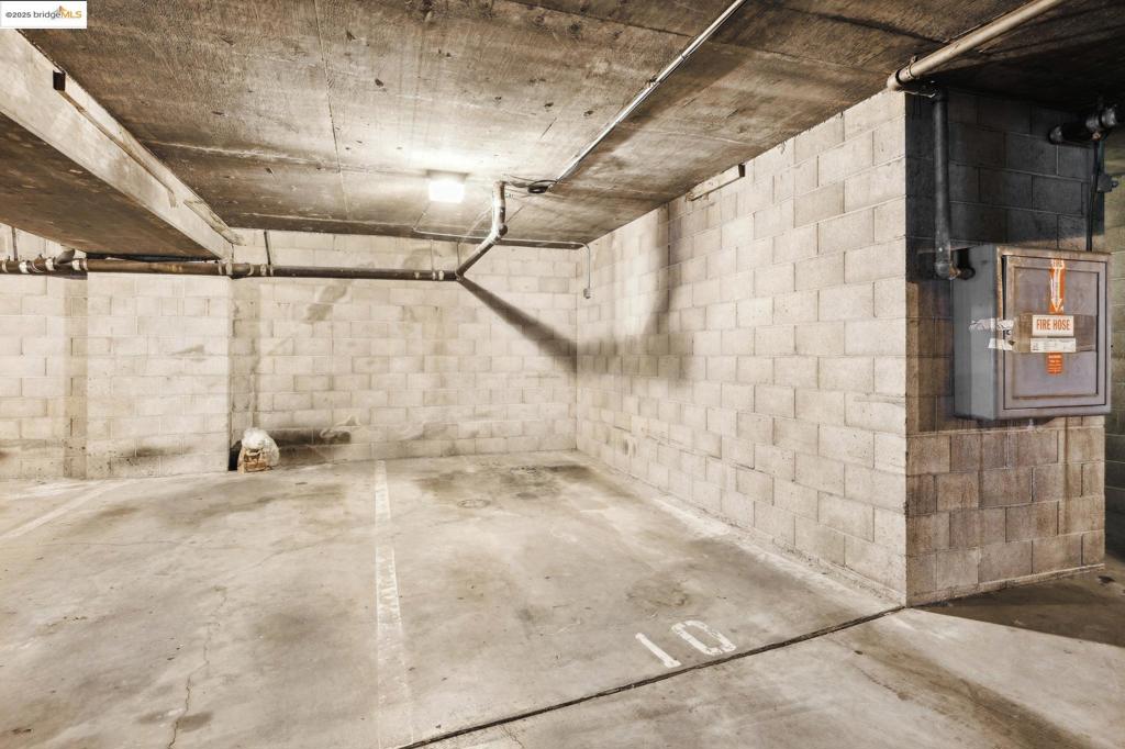 https://media.crmls.org/mediaz/14e3585b-97c6-4f89-b567-211700c8eb78.jpg?preset=X-Large