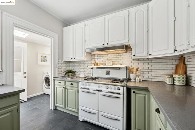 1042 Santa Clara Ave, Alameda CA: https://media.crmls.org/mediaz/14e4d42b-8565-4e94-b2e1-147fe56592e0.jpg