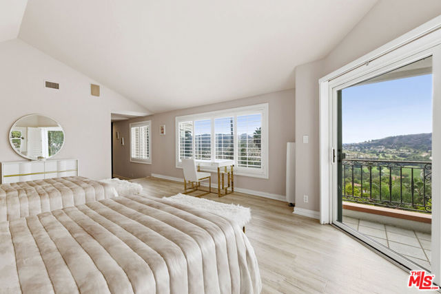 24366 La Masina Court, Calabasas CA: https://media.crmls.org/mediaz/14e4e0ec-0f54-4694-80a8-c3c73edef32e.jpg