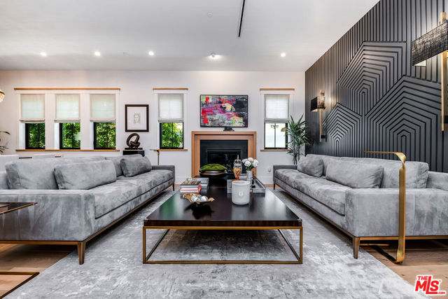 4365 Kraft Avenue, Studio City CA: https://media.crmls.org/mediaz/14e536ae-26ea-4b28-b969-71327d3d2e3b.jpg
