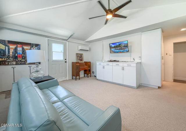 768 Brossard Drive, Thousand Oaks CA: https://media.crmls.org/mediaz/14e5a9bc-d5e6-43c6-8312-2782ca7b9cec.jpg