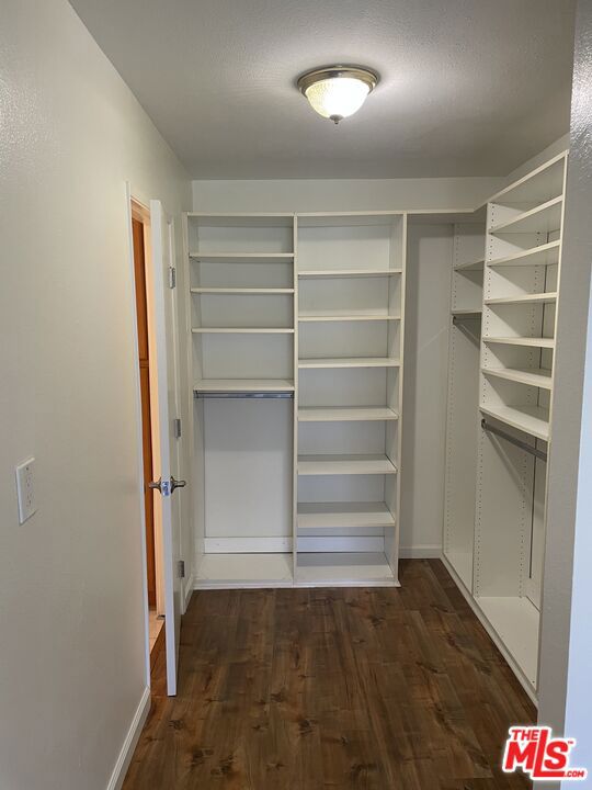 9206 Summertime Lane, Culver City CA: https://media.crmls.org/mediaz/14e5bb8e-fedd-477d-86fb-72101ef7fc73.jpg