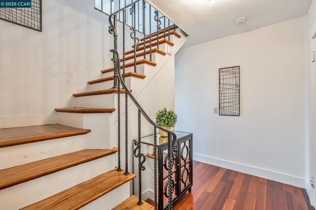 840 E 28th St., Oakland CA: https://media.crmls.org/mediaz/14e64b85-2854-4e2e-a7ac-27cea605556e.jpg