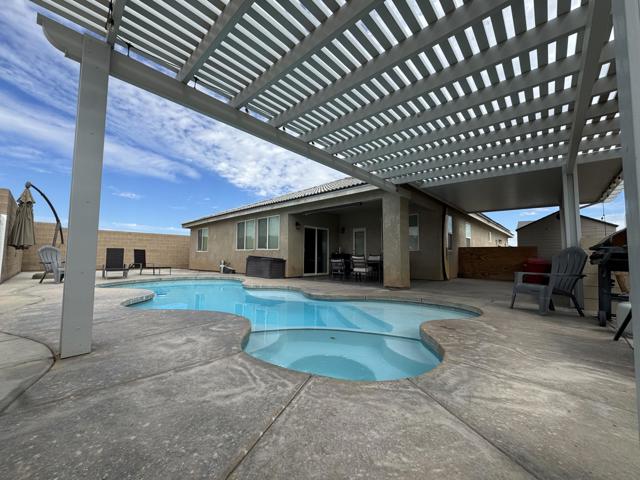 401 Sage Brush Street, Blythe CA: https://media.crmls.org/mediaz/14e6616b-360e-4412-8449-4bdf6a832650.jpg